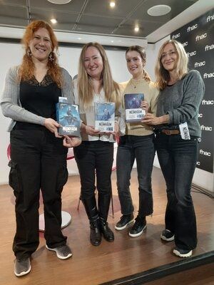 Mis compañeras de departamento, María José y Cristina, así como yo misma, quisimos agradecer a Aranzazu sus donaciones para nuestra biblioteca de instituto afectada por la DANA