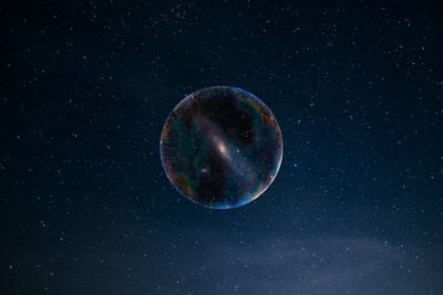 El mundo de Aves de la peste tiene un pasado distópico además de albergar otros planetas con vida inteligente. Foto: Foto de Iván Díaz en Unsplash