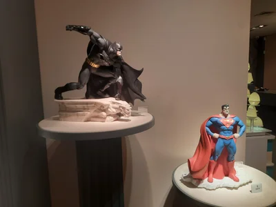 Batman y Superman, personajes de fantasía en el Museo Lladró de Valencia