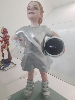 Muchacha astronauta.