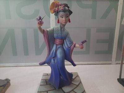 Geisha bailando.