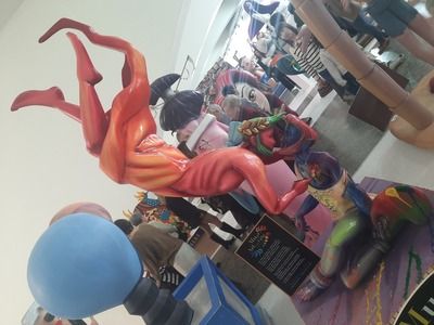 La musa del artista fallero es un hombre en llamas.
