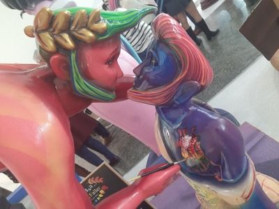 El artista fallero y su musa, otro hombre.