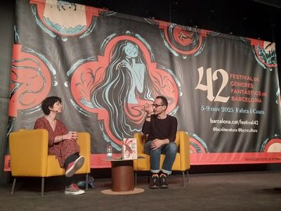 Anna Starobinets y su traductor al catalán nos cantaron en ruso y catalán algunas canciones de cuna creadas por la autora.