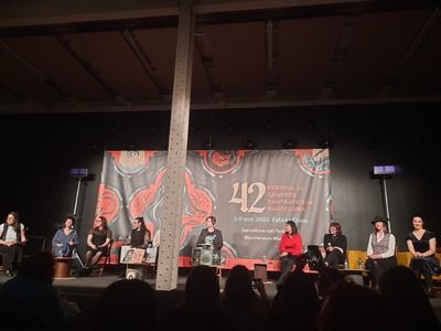 De izquierda a derecha: Susana Vallejo, Anna Starobinets, V.L. Bolivano, Amal El-Mohtar, Stella Tack (oculta tras la columna), Claire North, Fonda Lee, V.E. Schwab, Frances Hardinge y Anna Smith Spark.
