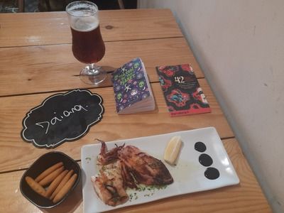 Cerca del Festival 42, de Barcelona, tienes múltiples restaurantes y taperías donde comer y cenar.