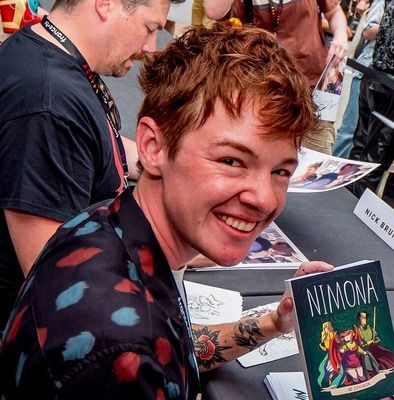 Aunque ND Stevenson, autore del célebre cómic Nimona y guionista de su adaptación a la animación, es la cara más reconocida de Leñadoras, esta saga de cómics en realidad es fruto de la colaboración de numerosas personas. Foto: Wikipedia.
