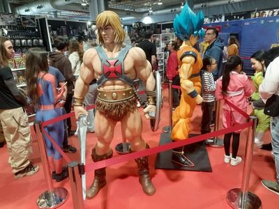 Series animadas como He-Man y los Masters del Universo o She-Ra empoderan a la mujer y ayudan a la igualdad entre las personas. Estatua de He-Man en el Salón del Cómic Valencia 2025.
