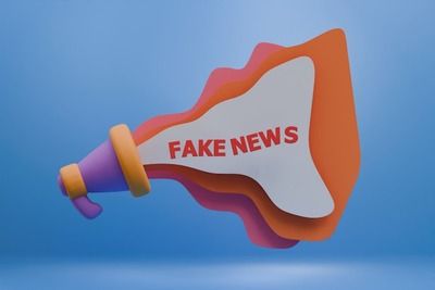 Al igual que en nuestra sociedad, en Superman (2025), de James Gunn, las fake news se expanden y manipulan con facilidad la opinión pública. Foto: Hartono Creative Studio, Unsplash.